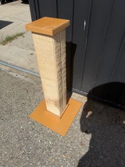 Free cat scratch pole