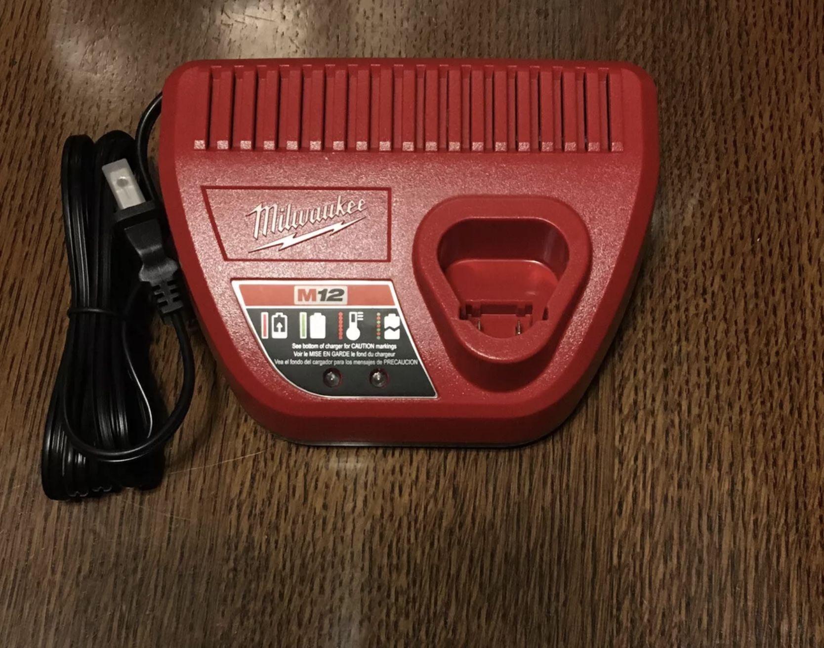 48-59-2401 Milwaukee M12 Lithium-ion Battery Charger