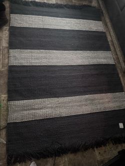 Brand new 5x7 area rug