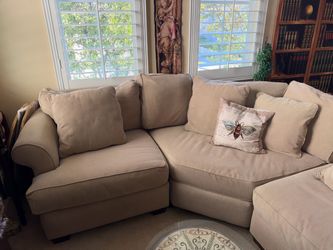 Sectional couch - tan/taupe fabric great condition very comfy!