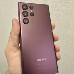 FIRM PRICE - Unlocked Samsung S22 Ultra 256gb Burgundy Excellent Condition 