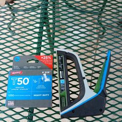 Arrow Staple Gun And One Box Of T50 Staples 