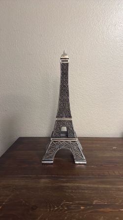 Eiffel tower decor