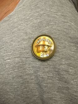 Mr gold pop badge