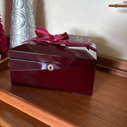 Victoria Secret  Locking Vanity Perfume Set 