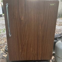 Sanyo Mini Fridge