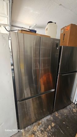 Refrigerator Samsung French door.