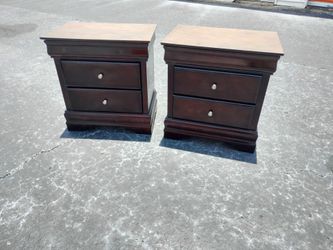 ✨ Pair of 3-Drawer Nightstands 🥰 Stylish, Functional & Priced to Sell! ✨