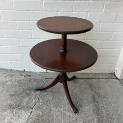 Vintage Mahogany two-tier Claw Foot Dumbwaiter / Butler Table / Tea Table / Side Table 