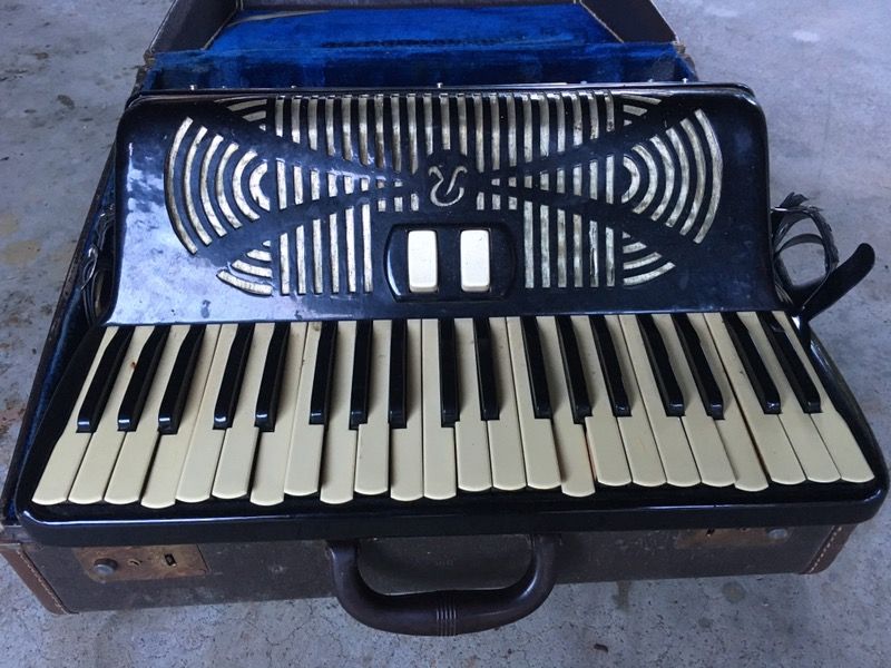 Vintage rivoli sonola accordion