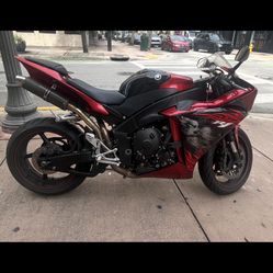 2011 Yamaha YZF-R1 