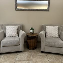 2 Accent Side Chairs 