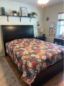 Rooms To Go Bedroom set