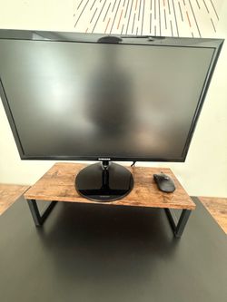 Samsung 21.5" Monitor with Mouse