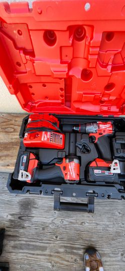 Milwaukee set Drill M18 Fuel Tool Battery charger