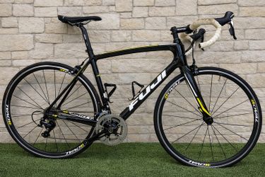 🚴‍♂️ Fuji Carbon Road Bike – Size 54 – Shimano 105 – Gran Fondo Ready 🇯🇵