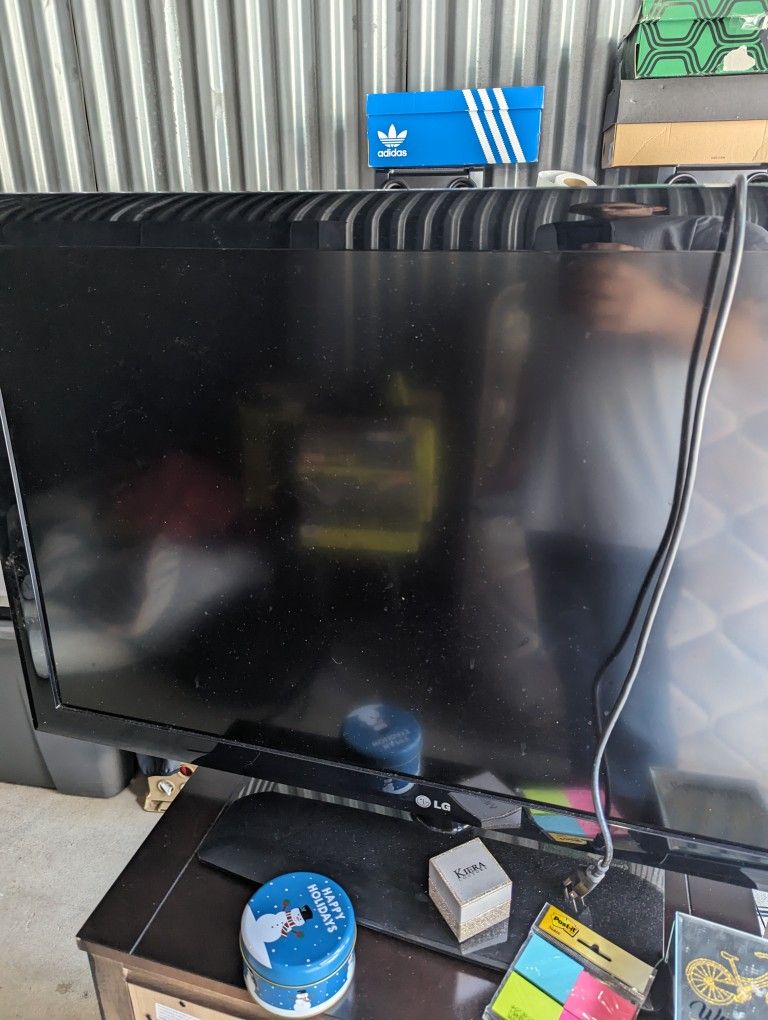 LG TV / SONY RADIO