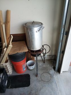 LARGE TAMALE POT AND GAS BURNER