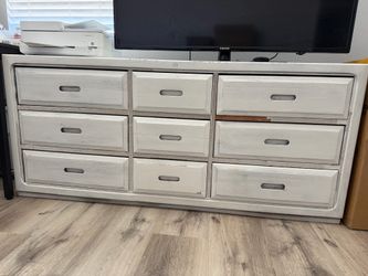 Free Wooden dresser