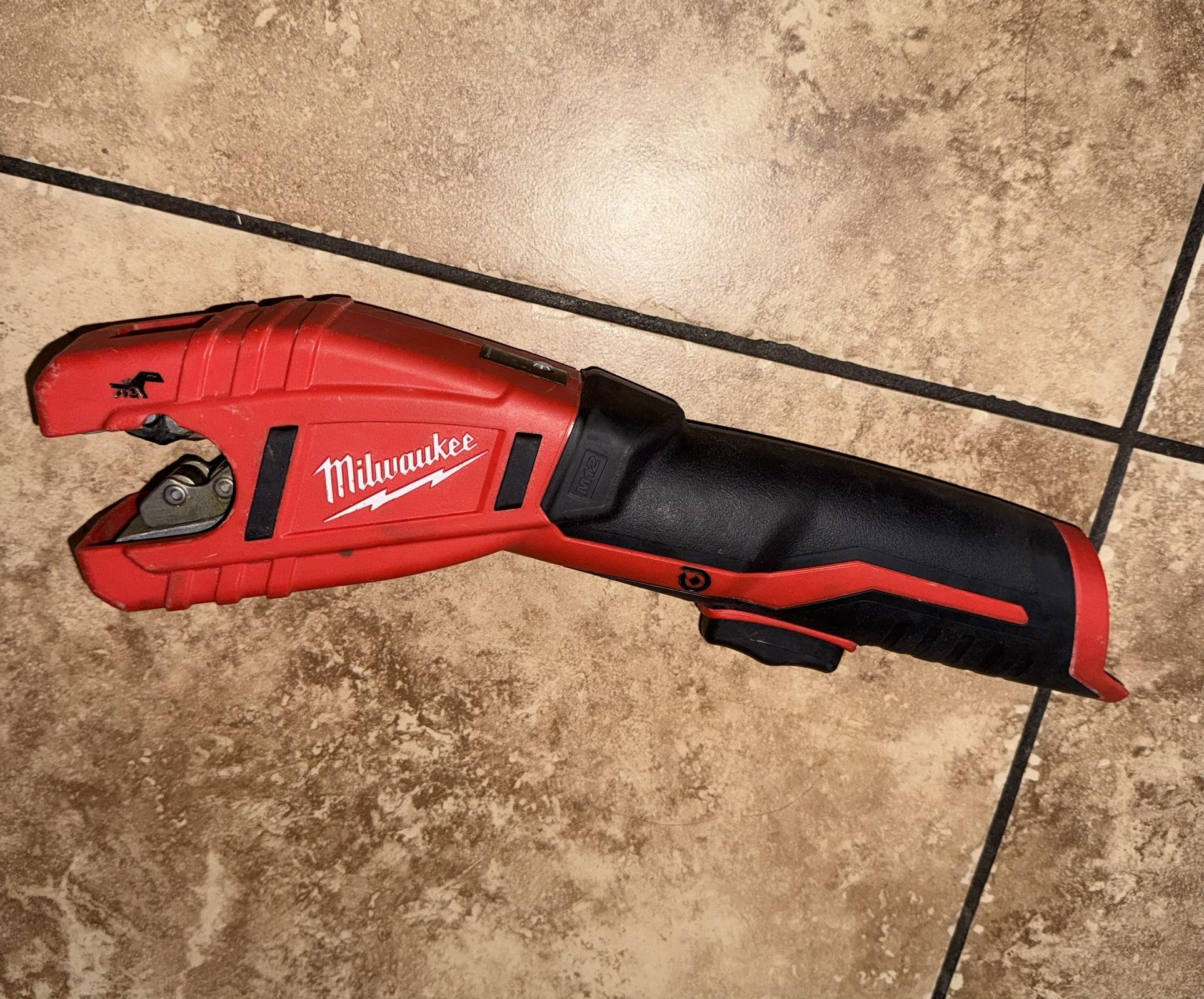 Milwaukee M12 12V Lithium-lon Cordless Copper Tubing Cutter (Tool-Only)