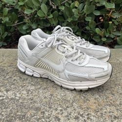 NIKE VOMERO 5 SIZE 10