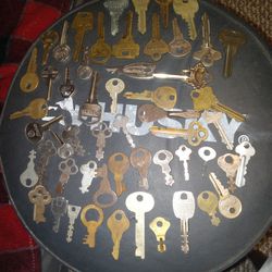 Very Old Vintage Keys Some 18s
