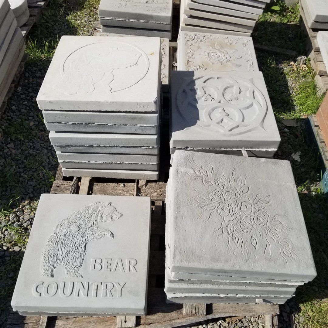 18X18 CONCRETE CEMENT STEPPING STONE PAVERS WITH DESIGN $10 EACH. ( MANY DIFFERENT STYLES AVAILABLE)