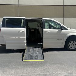 2012 Dodge Grand Caravan Wheelchair Van