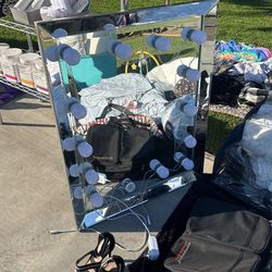Mirror With Vanity Lights 