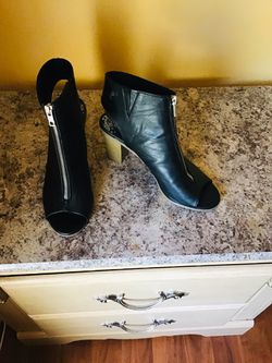 Ladies Black Open Toe Chunky Heel Shoes 8 1/2