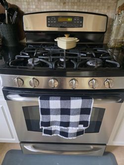 Ge Profile Gas Range, Dishwasher and Microwave Kitchen Bundle