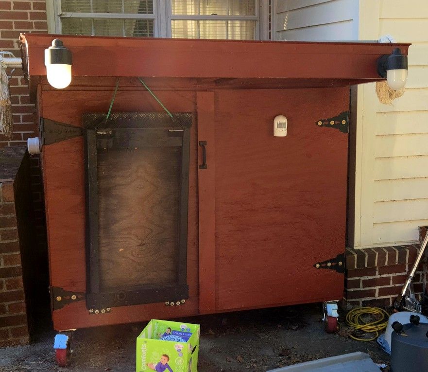 Mobile Homemade DOG house with Inside heating + Outside&Inside lighting.
