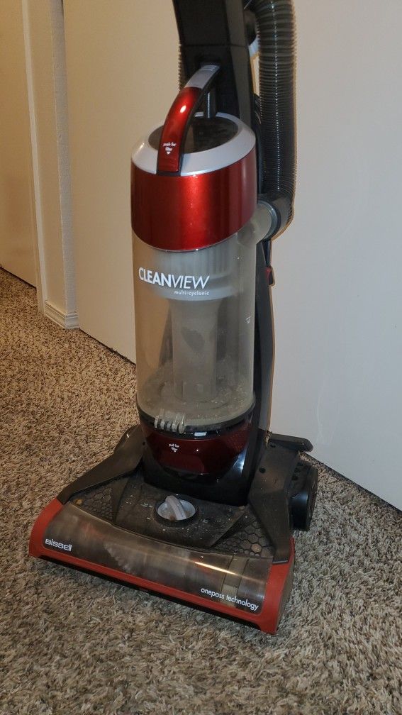 Bissell One Pass Bagless Vacuum, "Cleanview"