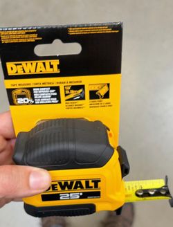 DEWALT Tape measure (W/micro measurements)