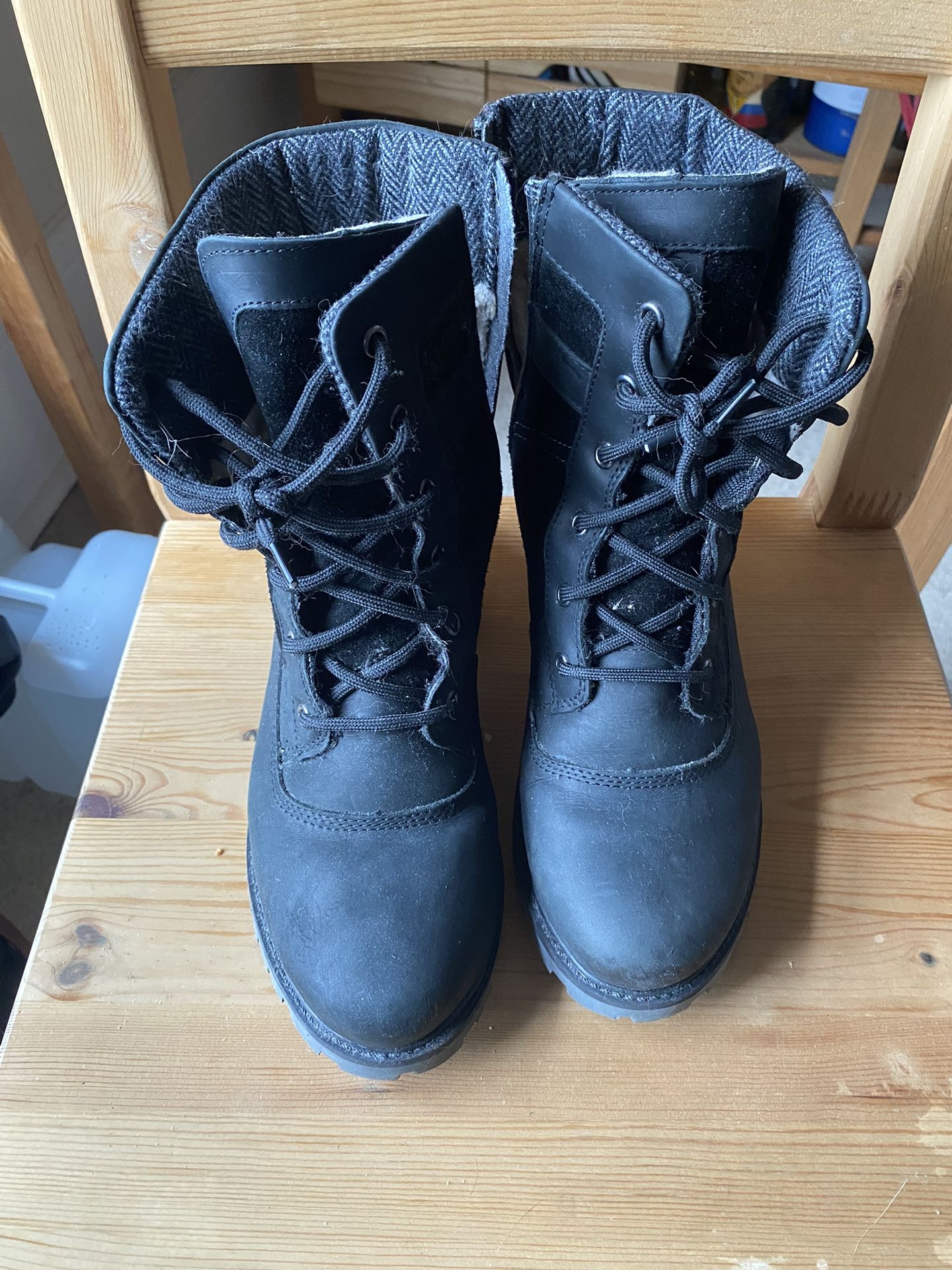 Women’s Size 8 Kamik Rogue Mid Winter Boots. Worn Once