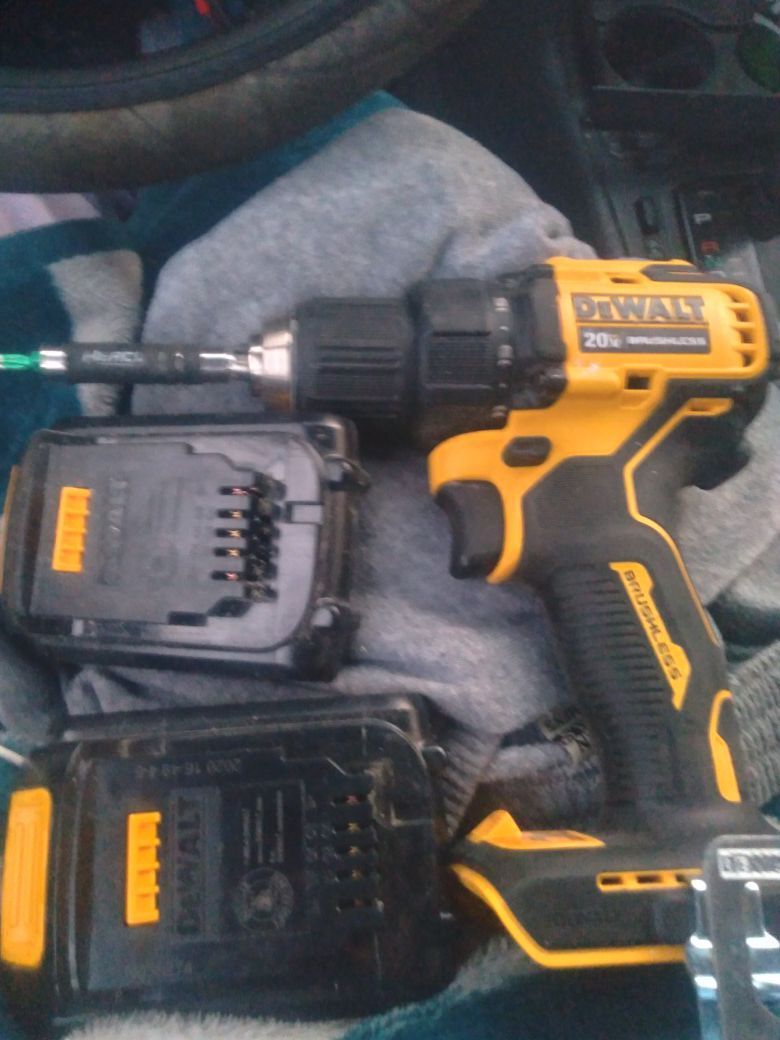 Dewalt 20 volt only used once 3 batteries and charger and the bag