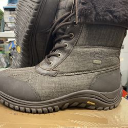 Women's Ugg Adirondack Boots Size 9