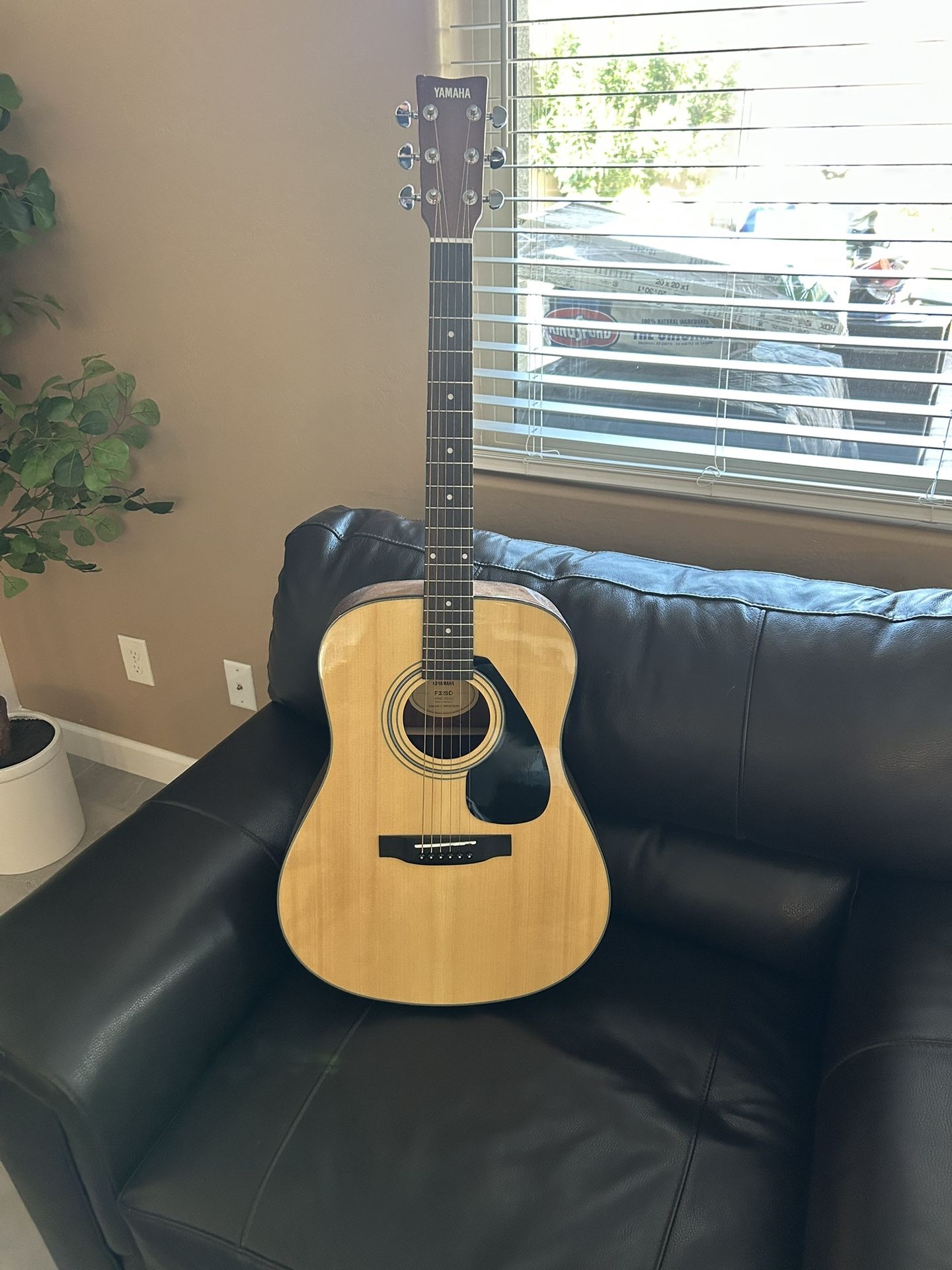 Yamaha F325D Guitar