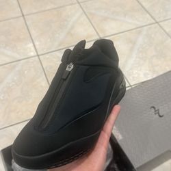 SHAI 001 ‘Charm Black’ 