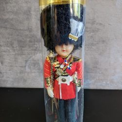 VTG English England Queens Guard National Costume Male Doll Figure 9" - Motion eyes