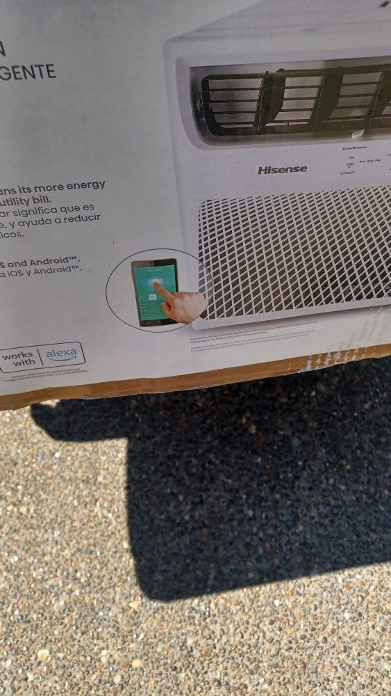 New In Box Hisense 14000-BTU Window AC WIFI
