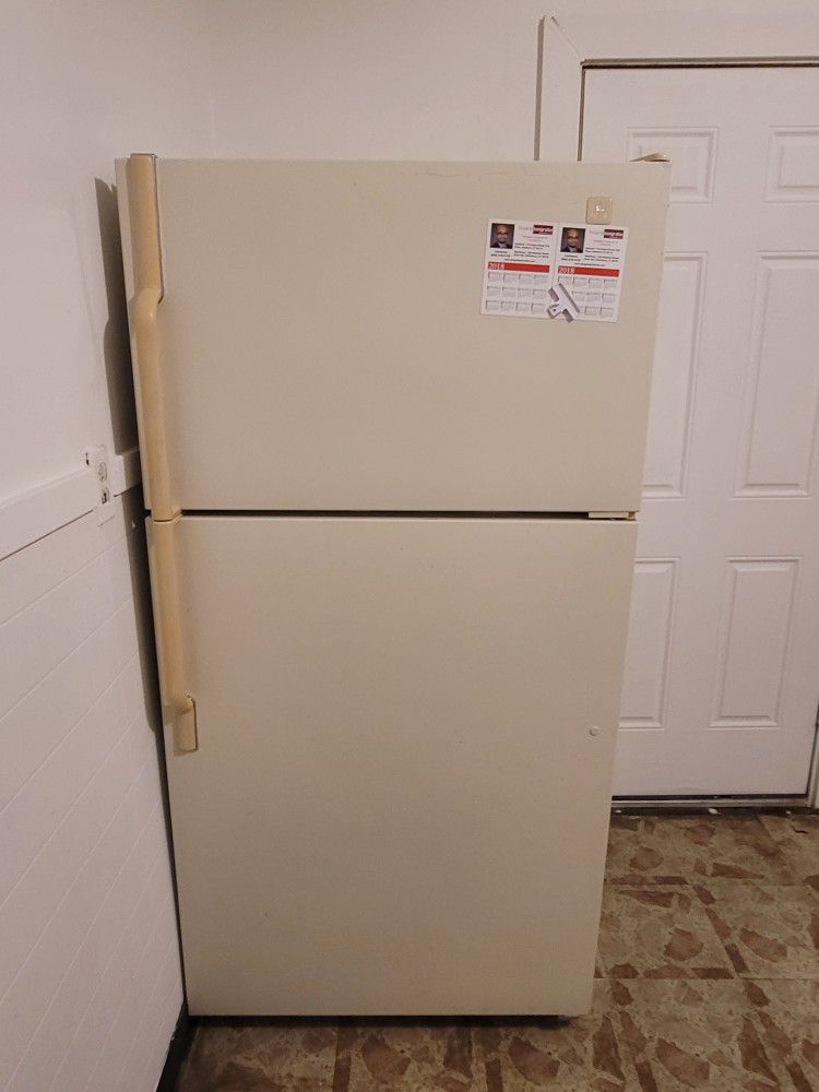 Maytag Refrigerator MTB2148DR
