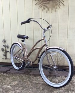 Women’s Electra 3sp. Beach Cruiser Bicycle !