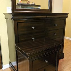 Clean and Nice Dark Brown 10 Drawer Dresser +Mirror + One Nightstand.  (RIVERSEDGE)