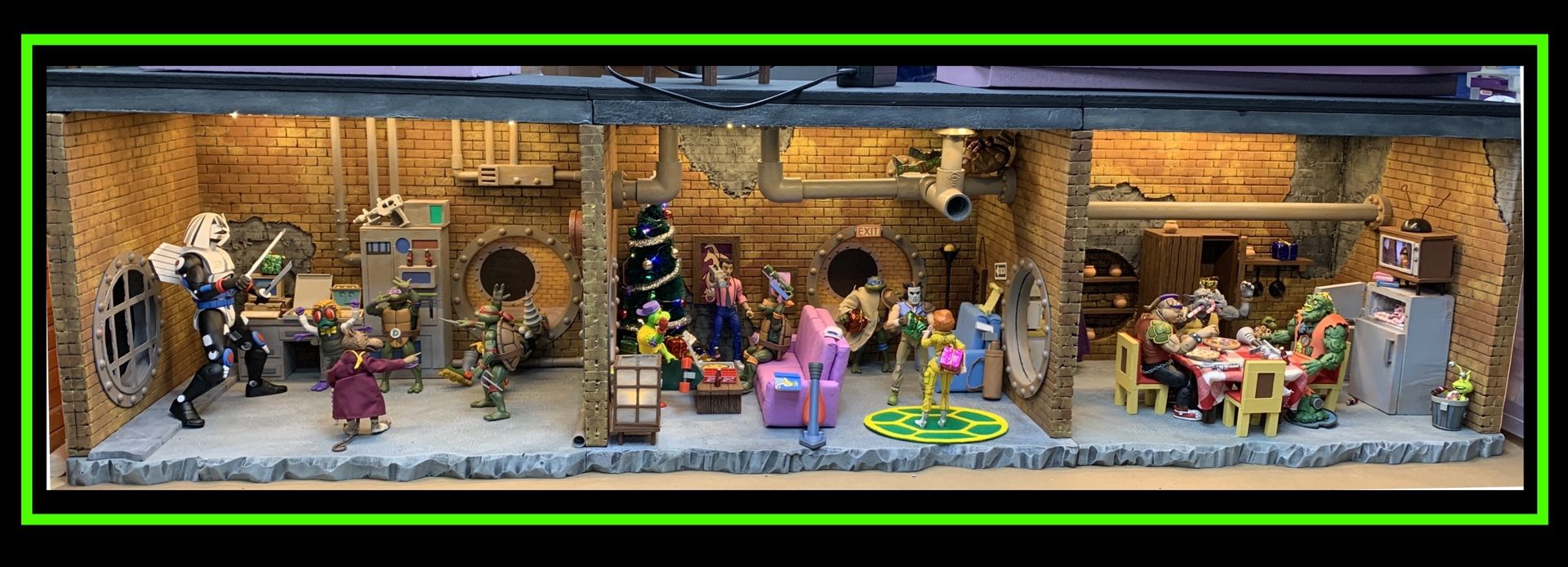 NECA Teenage Mutant Ninja Turtles Sewer Lair Diorama