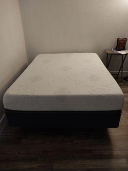 Like-new Full-Size Mattress Set w/Metal Frame
