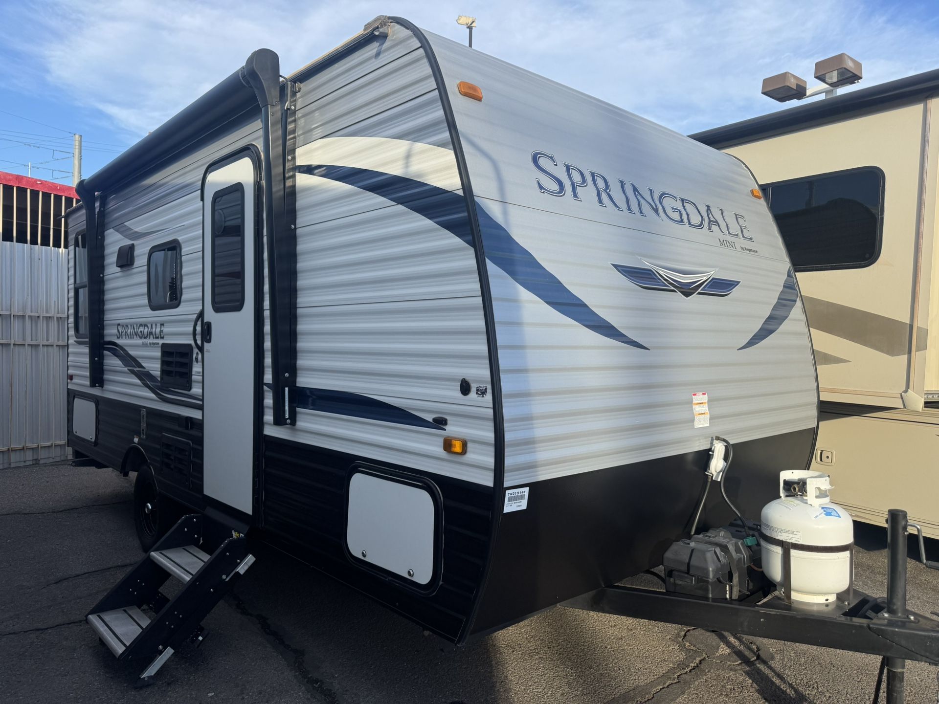 2021 Springdale mini by keystone 21ft travel trailer clean title