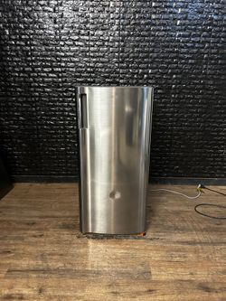 LG MINI REFRIGERATOR w/WARRANTY! R3004A