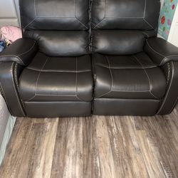 Recliner 2 seats  - no electric  aprox  83in /  36in good condition