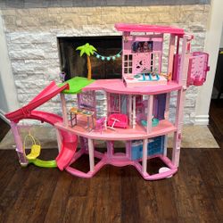 Barbie Dream house 